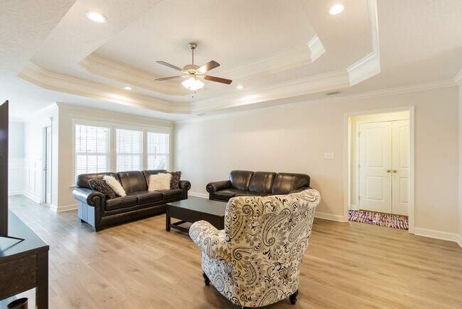 Building Photo - Beautiful 3-Bedroom Home with Modern Finishes and Outdoor Living in Nelson Hill NEAR the pond