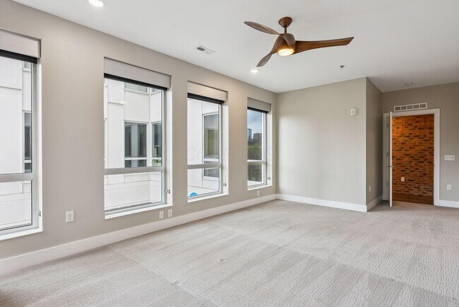 Building Photo - 105 N Riverview St
