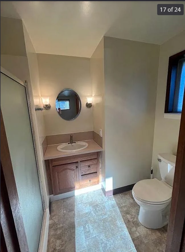 Building Photo - 3-Bed 2-bathroom Home