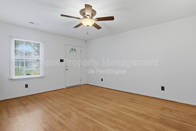 Building Photo - 3322 Woodrow Ave