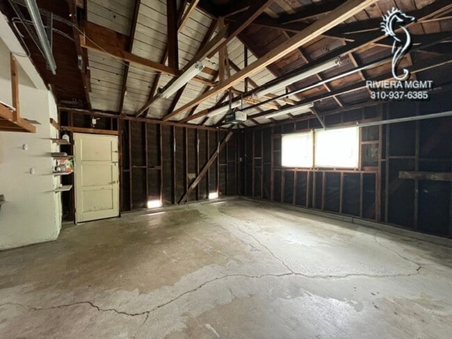 Building Photo - 3BR 1.5BA House in the Hollywood Riviera