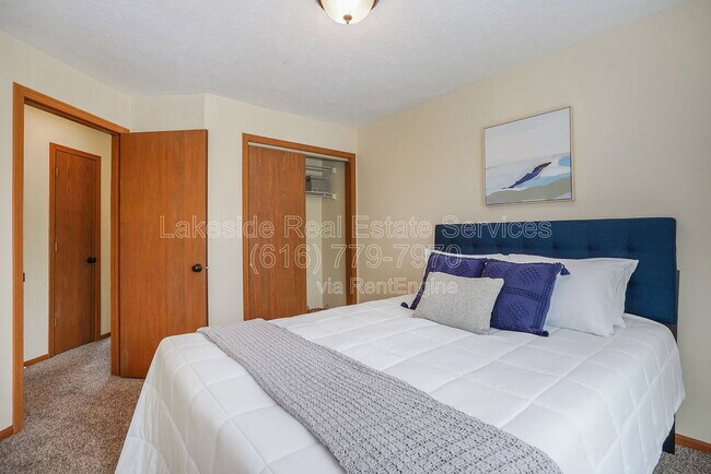 Building Photo - 3428 Wallace Ct SW