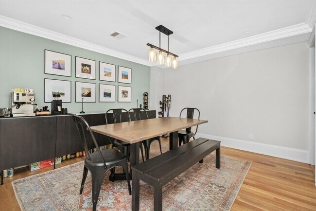 Building Photo - 322 Bunker Hill St