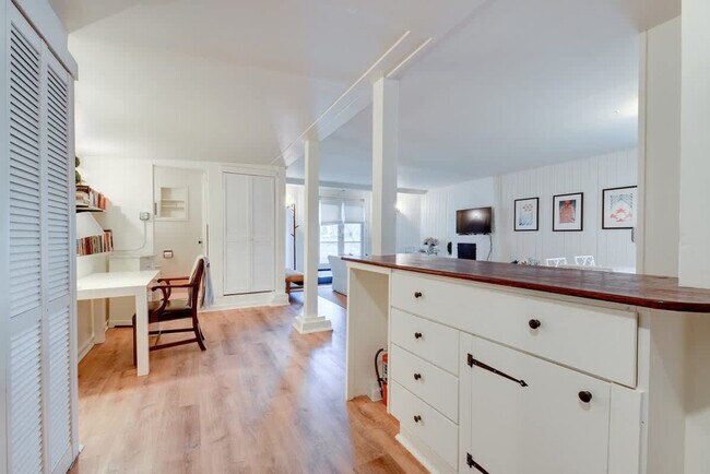 Building Photo - 2424 Gough St