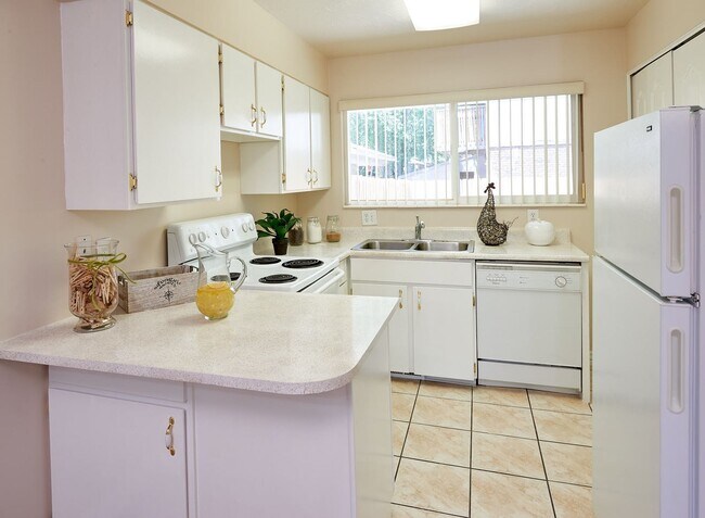 Building Photo - $0 application fee! 2 Bedroom 1 Bathroom D...
