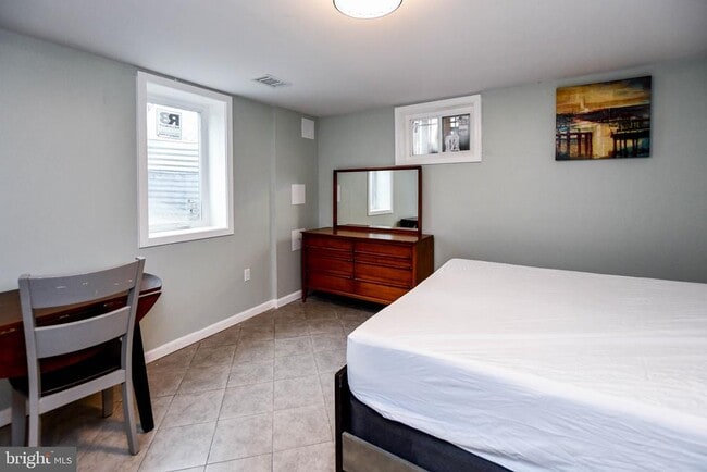 Building Photo - 3802 Cedar Dr