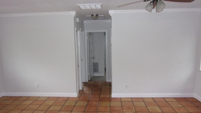 Building Photo - 195 SE Serenata Ct