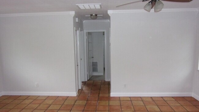 Building Photo - 195 SE Serenata Ct