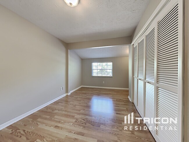 Building Photo - 1003 Meadow Ln