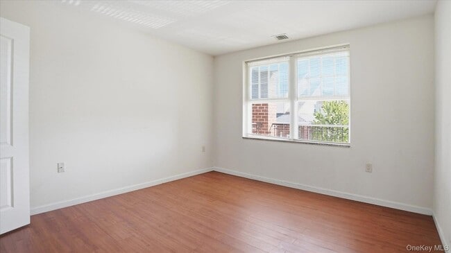 Building Photo - 400 Carney St
