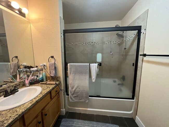 Building Photo - Fantastic Condo in Central Fort Collins