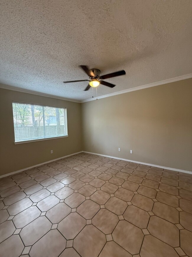 Building Photo - 18 N Drifting Leaf Ct