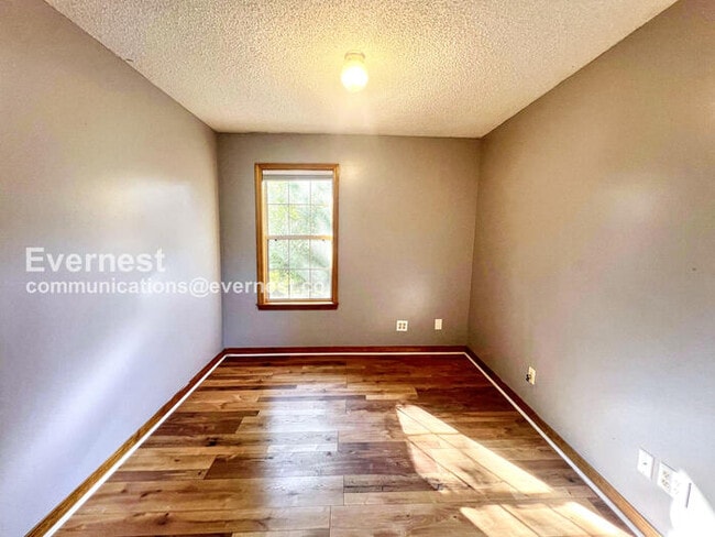 Building Photo - 6 Joel Ln