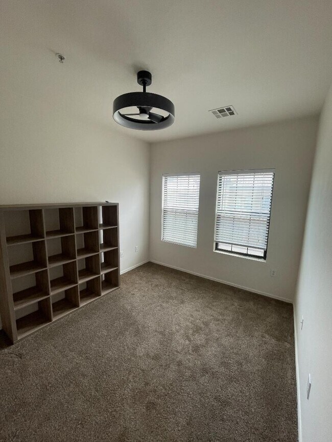 Building Photo - 1702 E Bell Rd