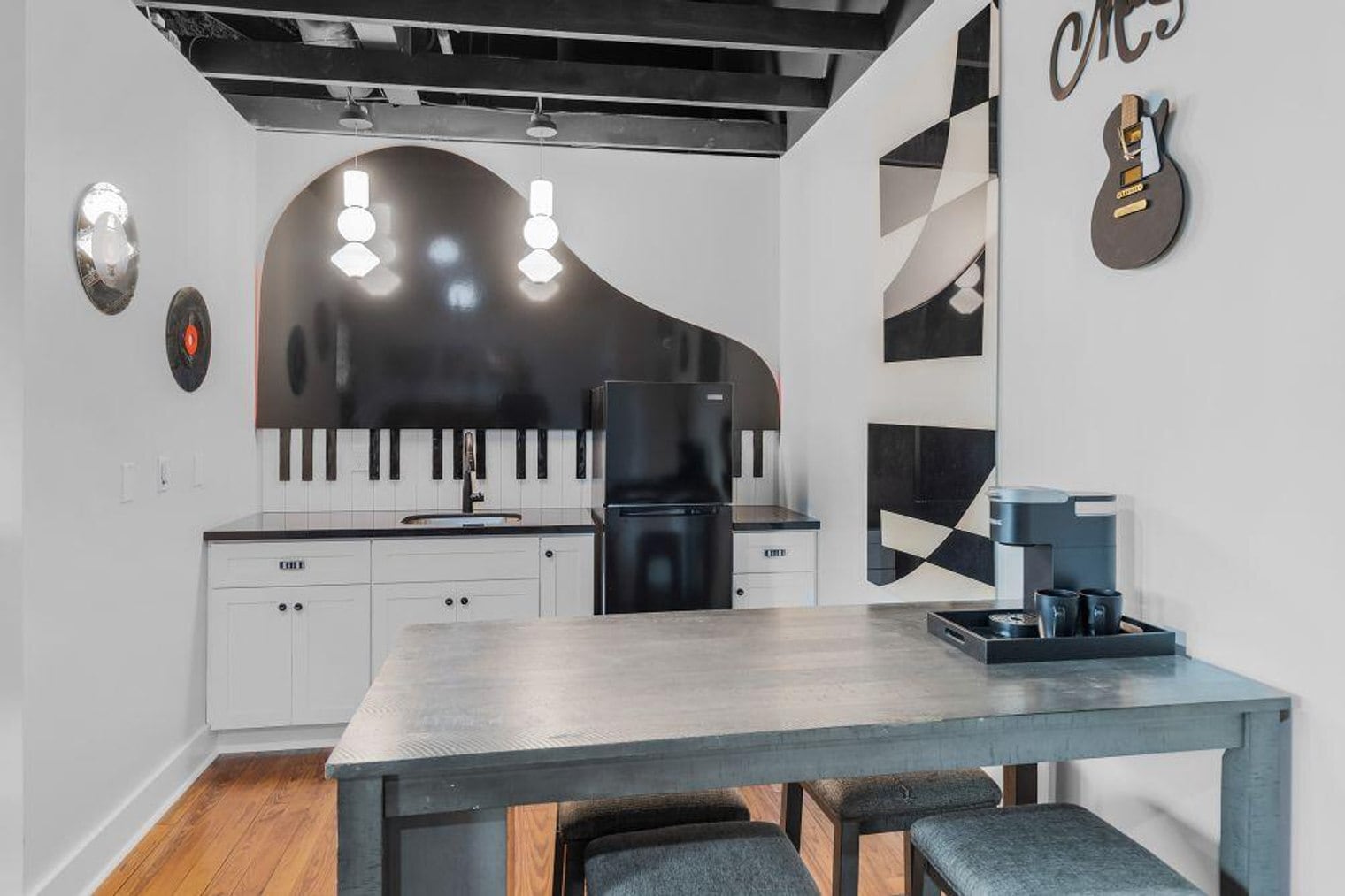 Building Photo - 156 Camellia St