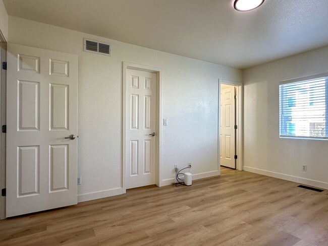 Building Photo - Move-in Incentive! TWO FREE WEEKS OF RENT