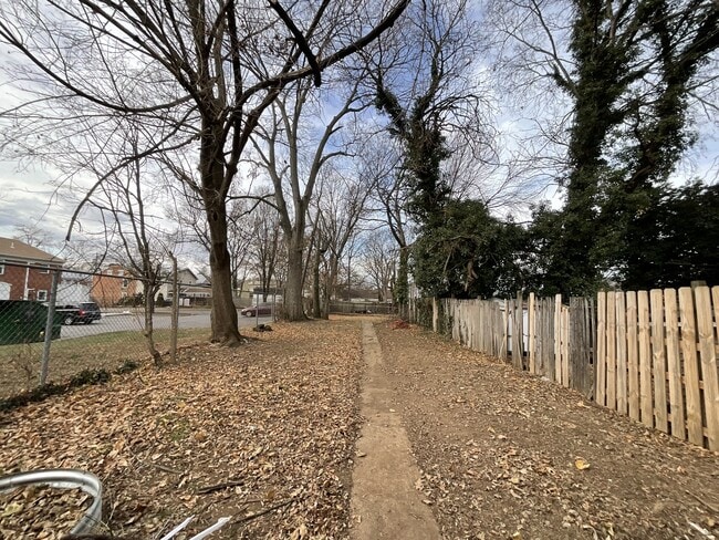 Building Photo - 218 N Pitt St