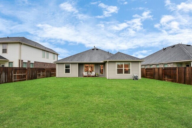 Building Photo - 31703 Daisy Draper Ln