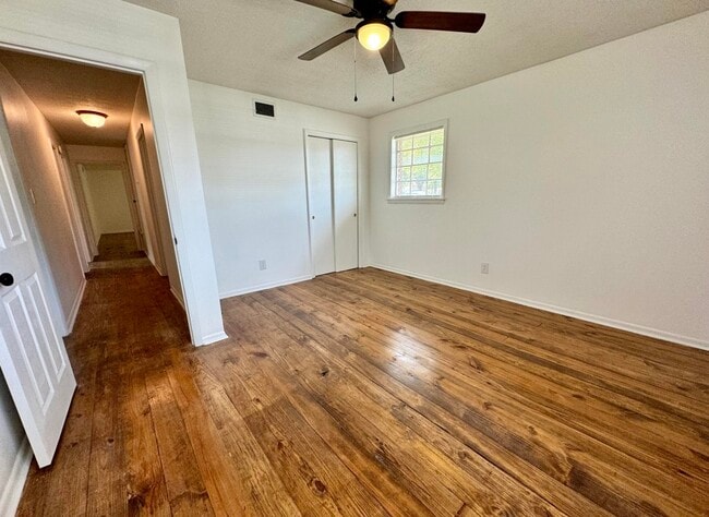 Bed 2 - 202 N Thomas St