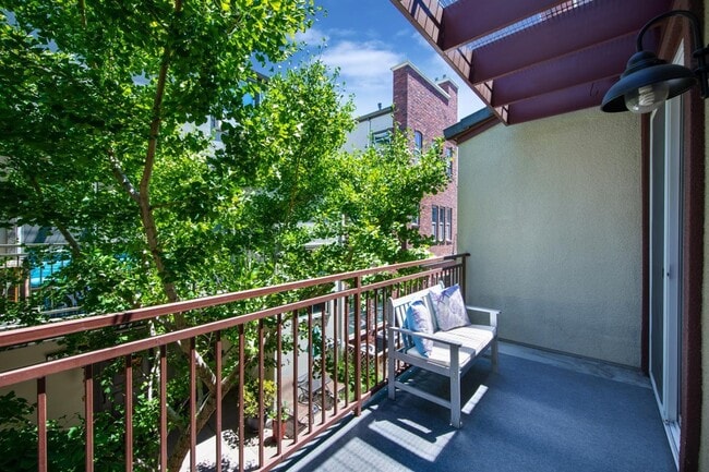 Building Photo - 895 Gaspar Vis