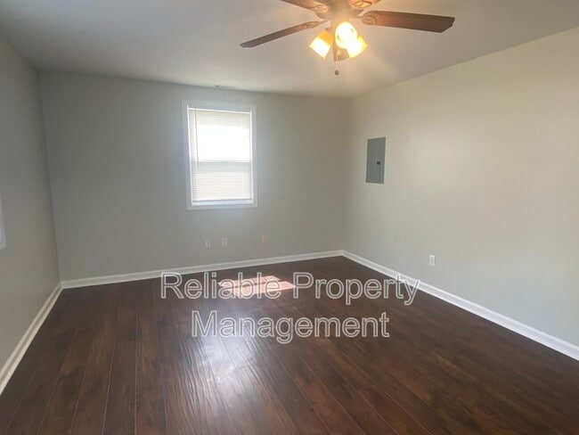 Building Photo - 703 Hare St