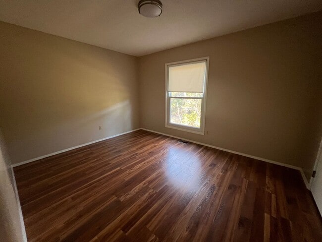 Building Photo - NEWLY RENOVATED HOME