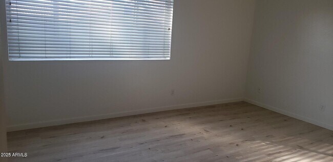 Building Photo - 2001 W Summit Pl