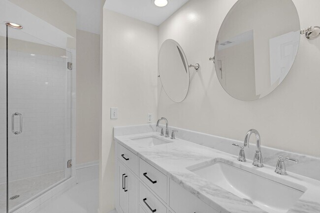 Building Photo - Gated Community In The Heart of Buckhead.