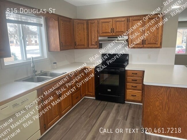 Building Photo - 815 Douglas St