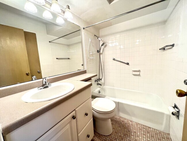 Building Photo - 4252 Fatima Dr