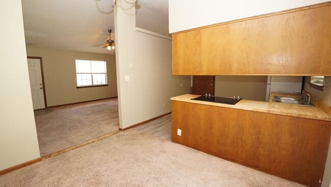 Building Photo - Cinnamon Ridge – 3 bedrooms and 2 baths