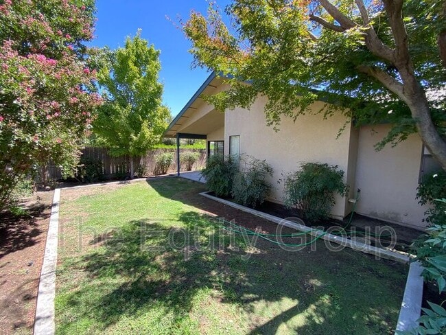 Building Photo - 1348 E Ferguson Ct