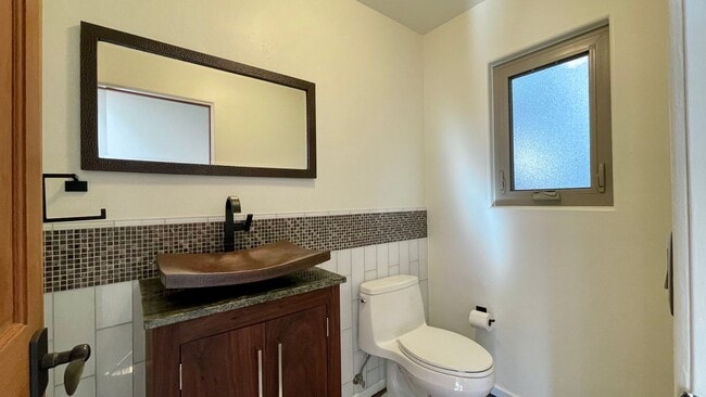 Building Photo - Modern, Updated 3-Bedroom Home in Stoneridge with Air Conditioning