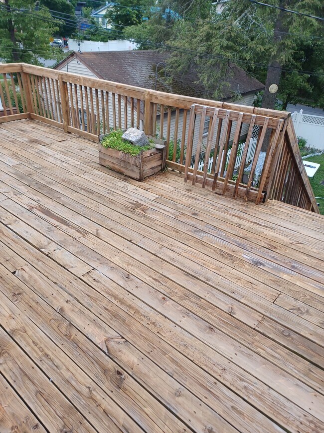 Deck - 12 Vernon Ter