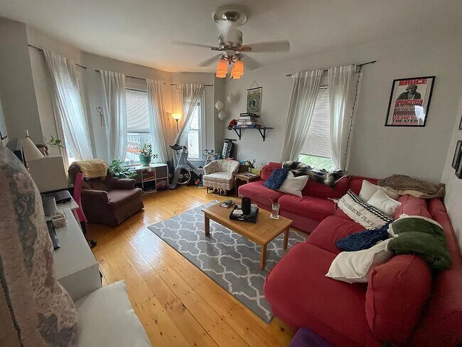 Primary Photo - 182 Thorndike St