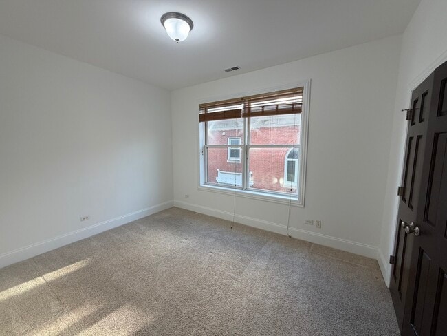 Building Photo - 6220 S Kimbark Ave