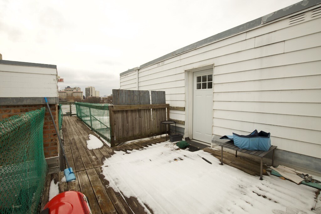 Building Photo - 450 W Barry Ave