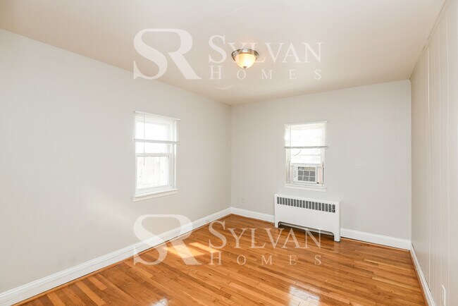 Building Photo - Proper Design. Smartly Priced. Ready for Move-In!