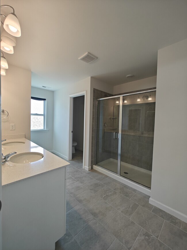 Building Photo - 756 Creekway Dr