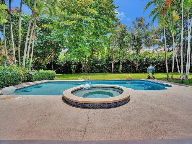 Building Photo - 5705 SW 60th Ave