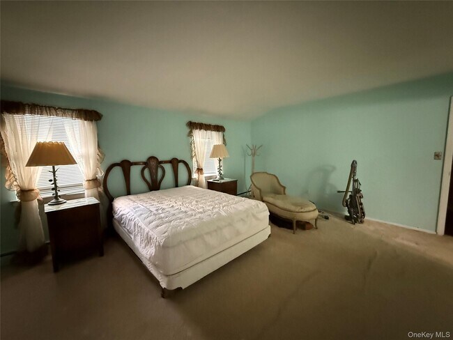 Building Photo - 15 Sherry Ln