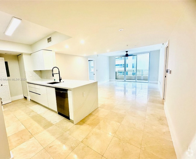 Building Photo - 2017 S Ocean Dr
