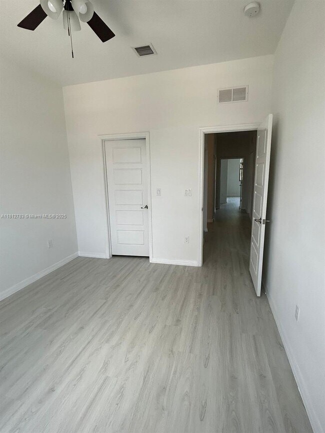 Building Photo - 655 NE 191st St