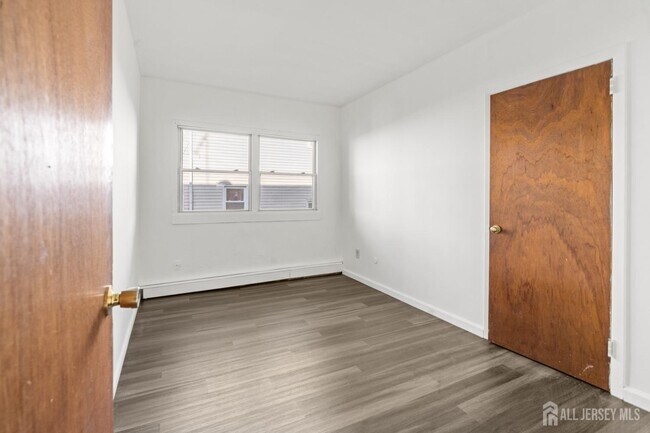 Building Photo - 2063 Elizabeth Ave