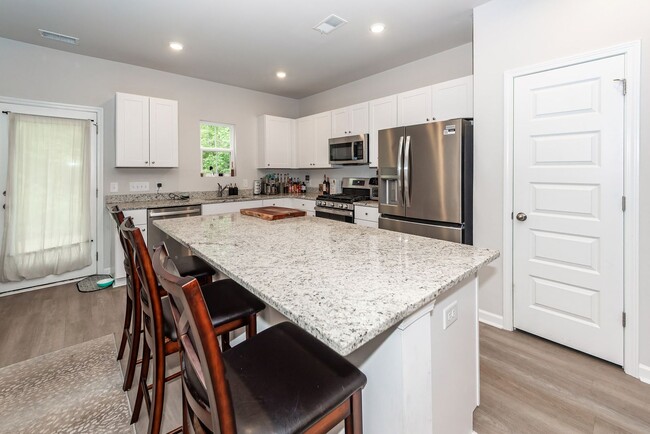 Building Photo - 3 Bedroom 2.5 Bath Single Family Home in W...
