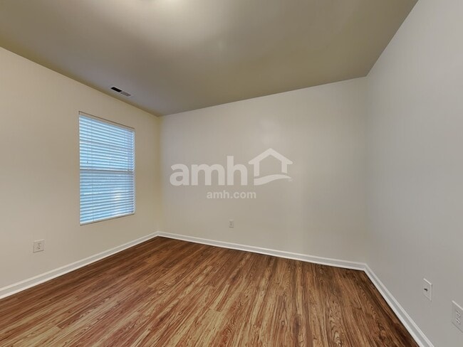 Building Photo - 704 Marjam Ln