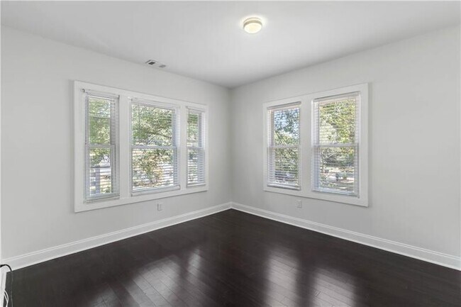 Building Photo - 954 Byron Dr SW
