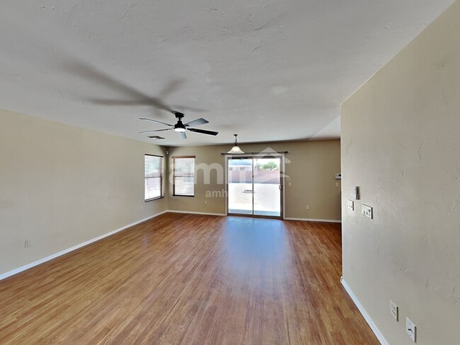 Building Photo - 8530 E Pena Blanca Dr