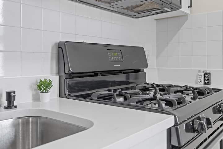 Building Photo - 1626 Union Turnpike