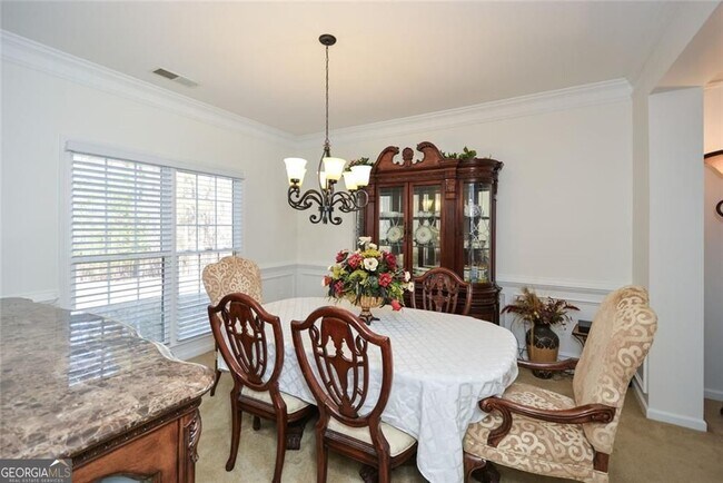 Building Photo - 305 Collegiate Dr